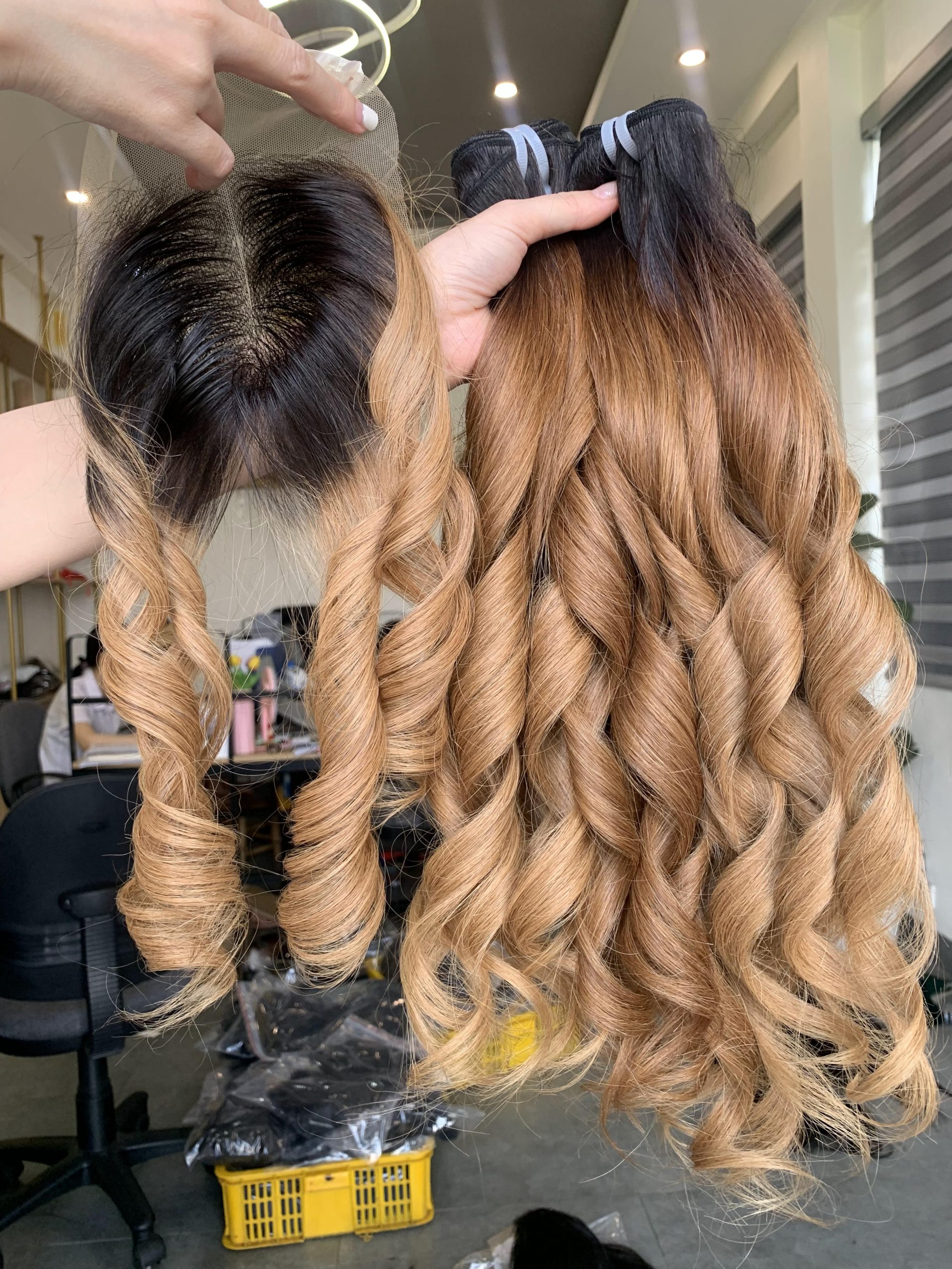 Human hair wig 100% Vietnamese human hair high quality magic bouncy lace front wig for women fashionable color